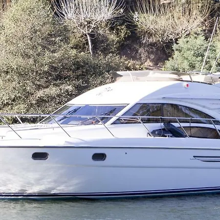 بوتيل Yacht Douro جوندومار