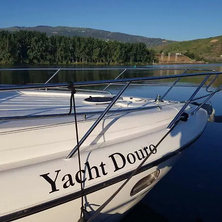 Yacht Douro بوتيل