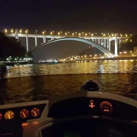 Ботель Yacht Douro Гондомар