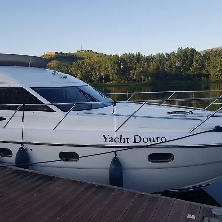 Ботель Yacht Douro Гондомар