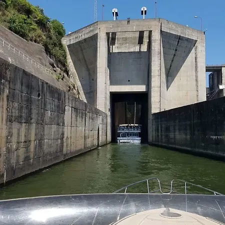 Yacht Douro بوتيل *