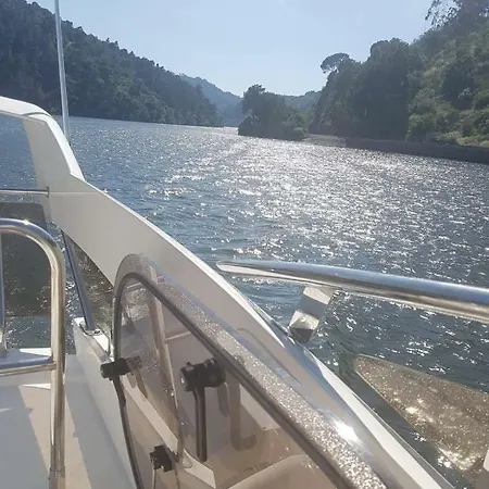Yacht Douro بوتيل *
