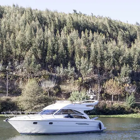 Yacht Douro بوتيل *