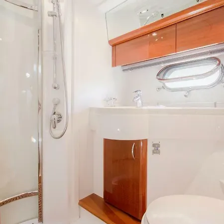 Yacht Douro بوتيل