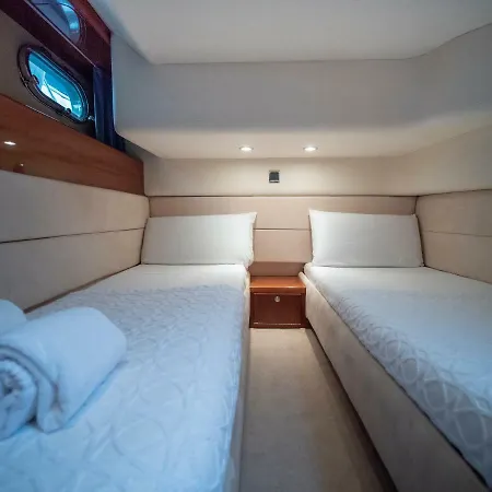 Yacht Douro بوتيل *
