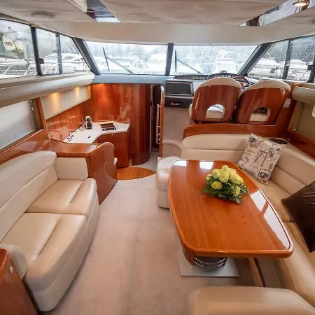 Yacht Douro بوتيل