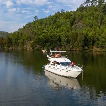 Yacht Douro بوتيل *