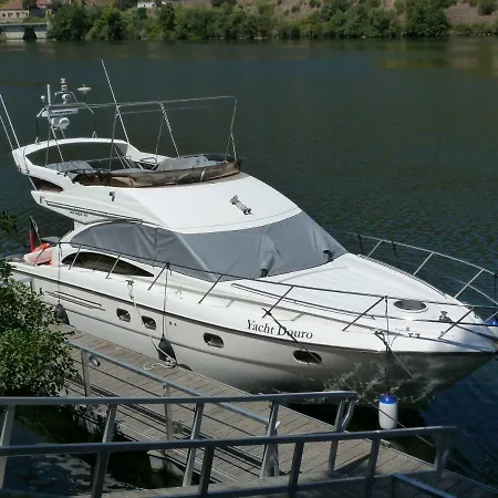 Yacht Douro بوتيل